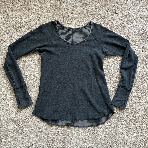 Lululemon Reversible Gray Striped Solid Gray Long Sleeve Top Size 6/8 - Picture 2 of 9